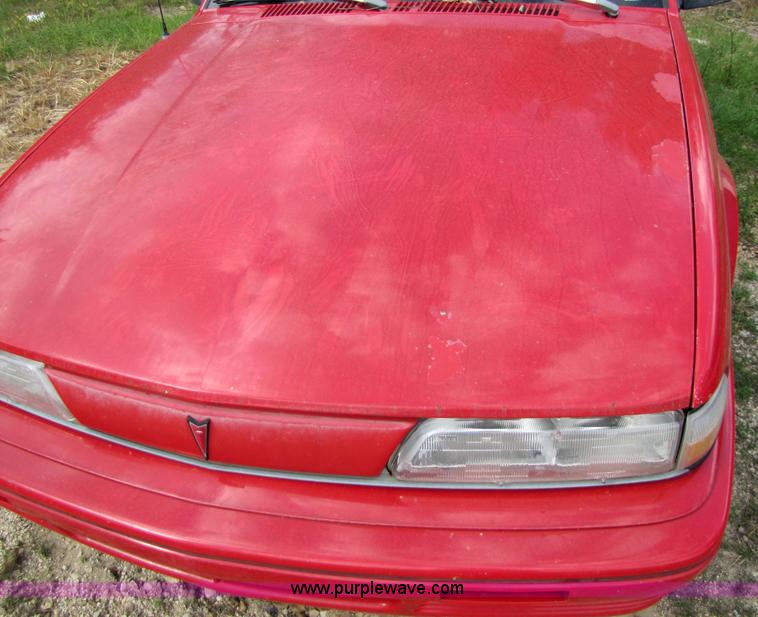 image for item 5320 1993 Pontiac Sunfire LE