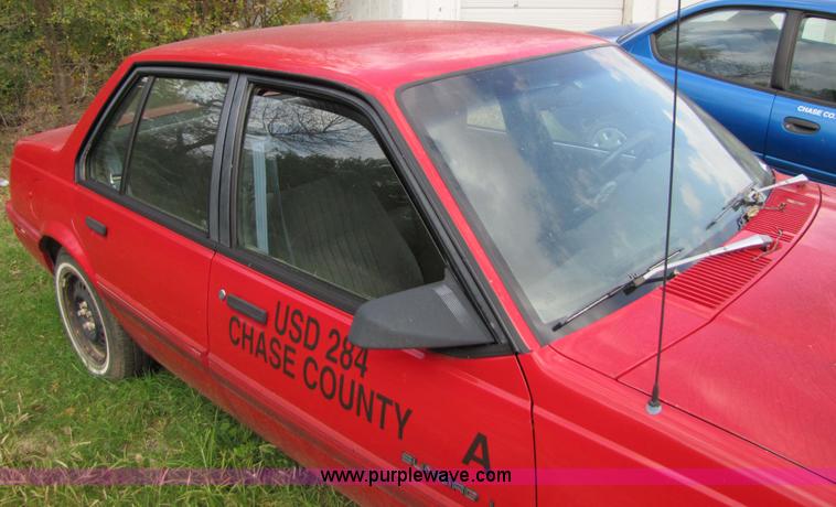 image for item 5320 1993 Pontiac Sunfire LE