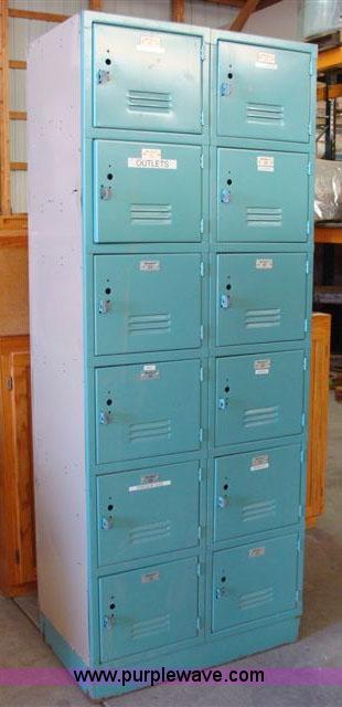 image for item 5325 Set of 12 lockers