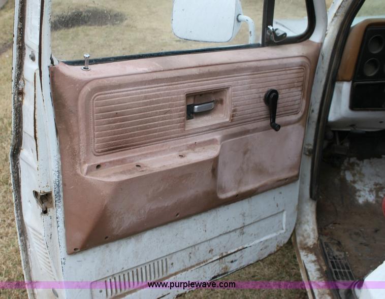 image for item 6283 1980 GMC Sierra 15 pickup truck