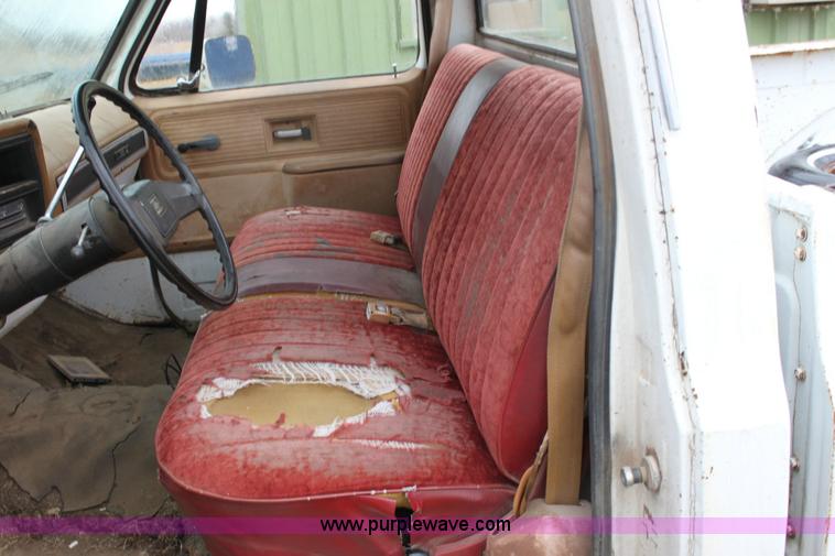 image for item 6283 1980 GMC Sierra 15 pickup truck