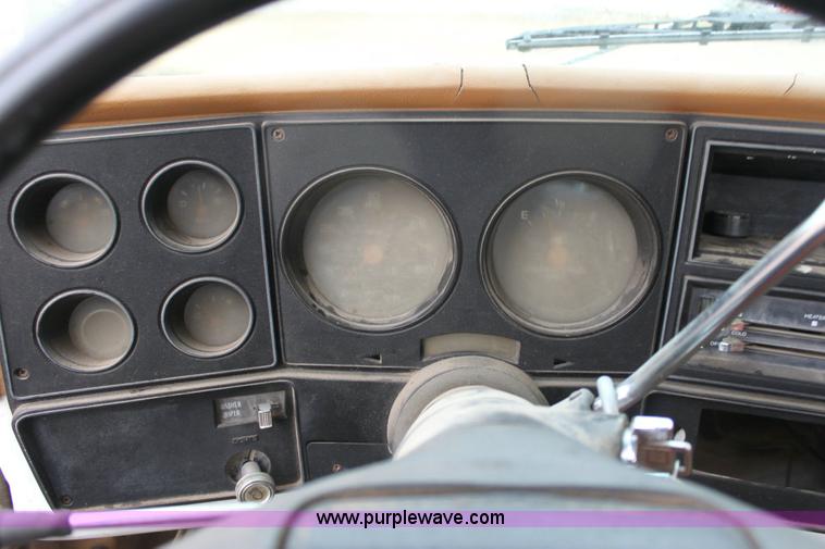 image for item 6283 1980 GMC Sierra 15 pickup truck