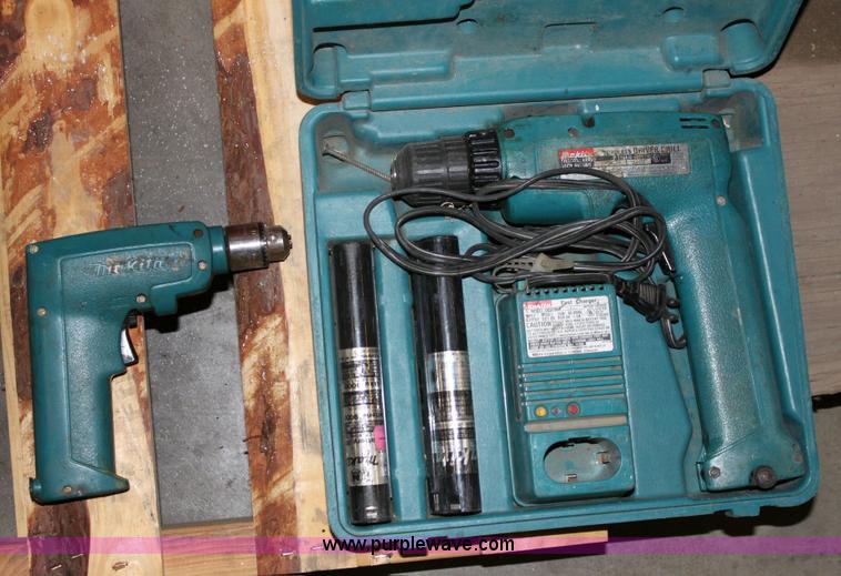 image for item 6287 (2) Makita cordless drills