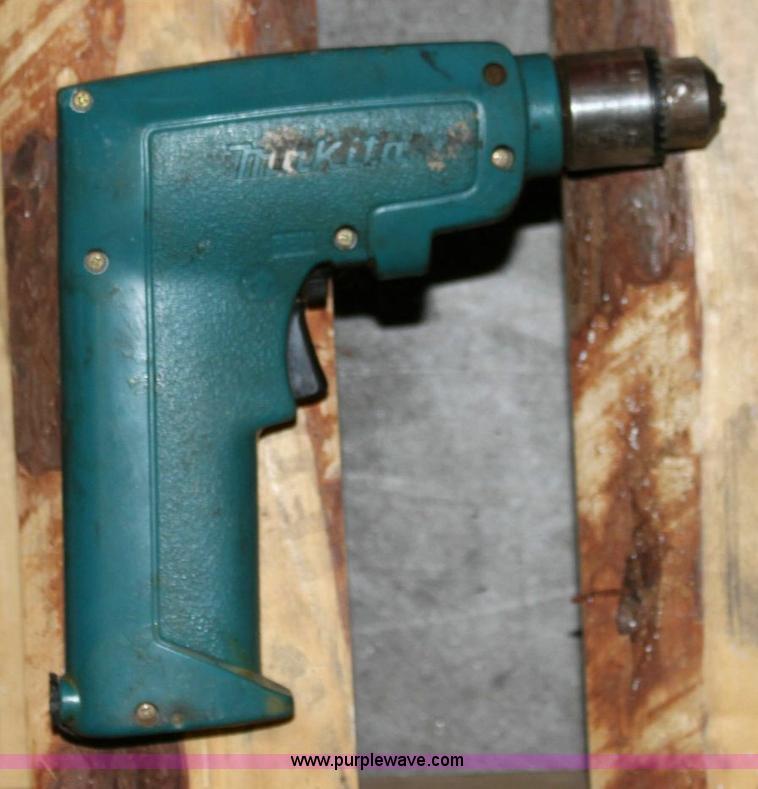 image for item 6287 (2) Makita cordless drills
