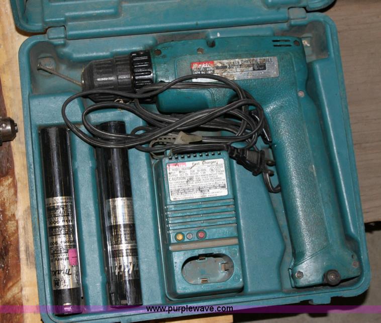 image for item 6287 (2) Makita cordless drills