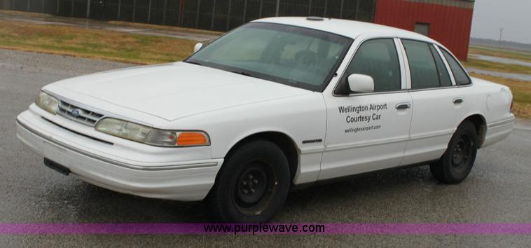 image for item 6290 1995 Ford Crown Victoria Police Interceptor