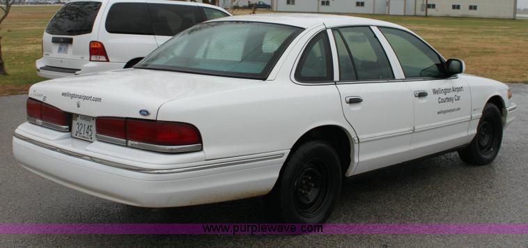 image for item 6290 1995 Ford Crown Victoria Police Interceptor