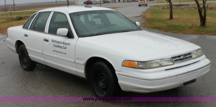image for item 6290 1995 Ford Crown Victoria Police Interceptor