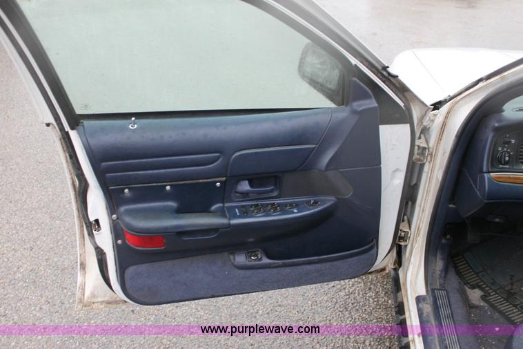 image for item 6290 1995 Ford Crown Victoria Police Interceptor