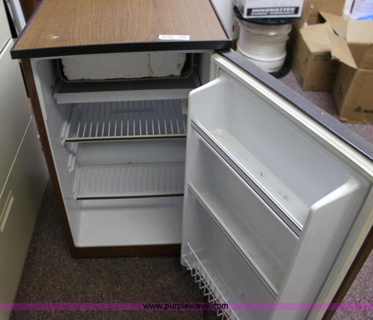 image for item 6292 Goldstar refrigerator