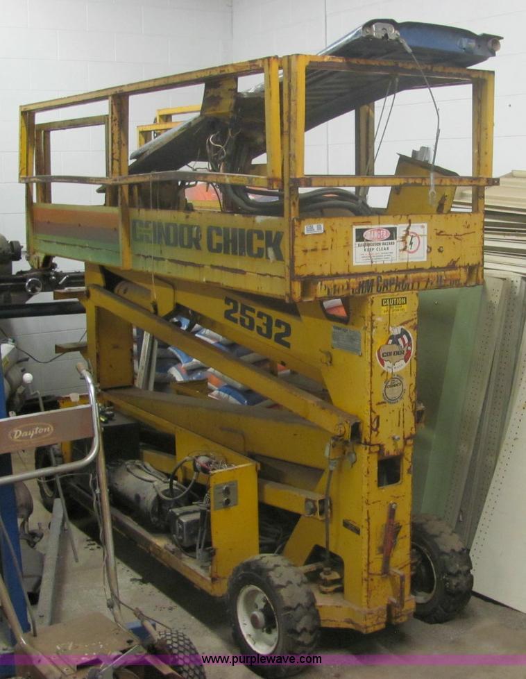 image for item 6358 Condor Chick 2532 scissor lift