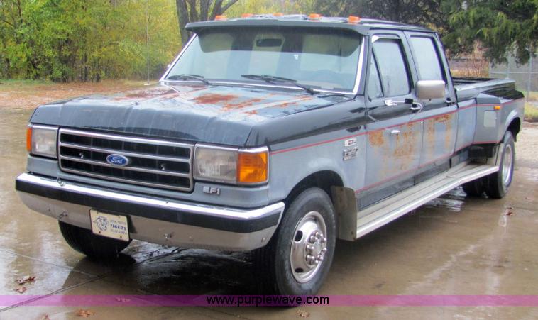 image for item 6362 1990 Ford F350 pickup truck