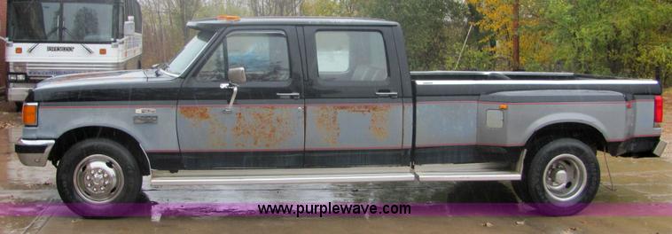 image for item 6362 1990 Ford F350 pickup truck