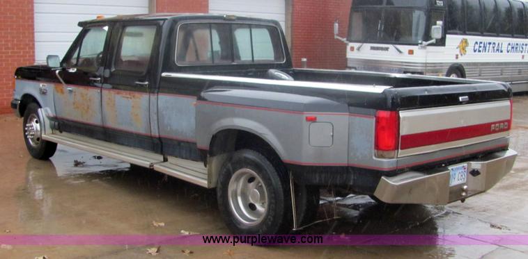 image for item 6362 1990 Ford F350 pickup truck