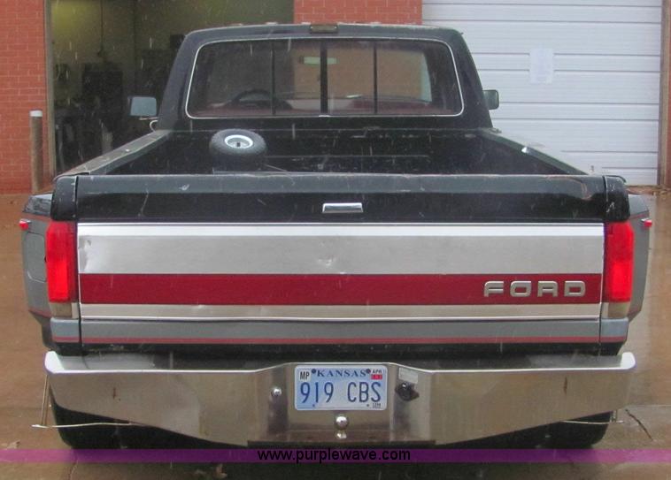 image for item 6362 1990 Ford F350 pickup truck