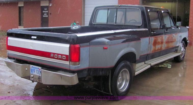 image for item 6362 1990 Ford F350 pickup truck