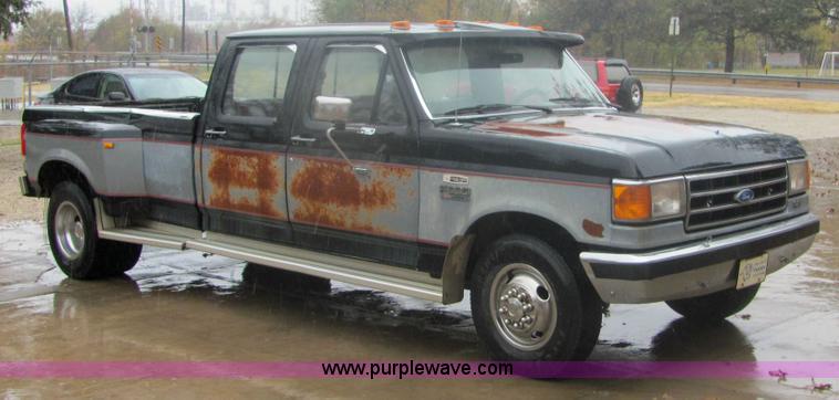 image for item 6362 1990 Ford F350 pickup truck