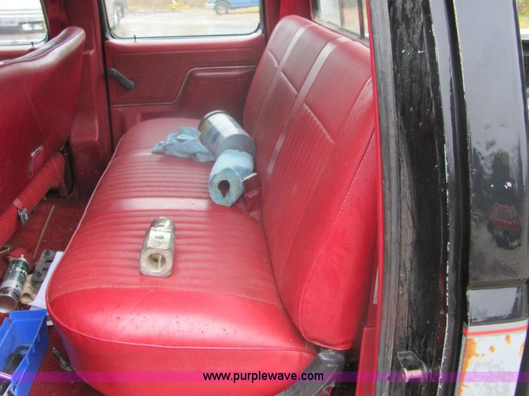 image for item 6362 1990 Ford F350 pickup truck