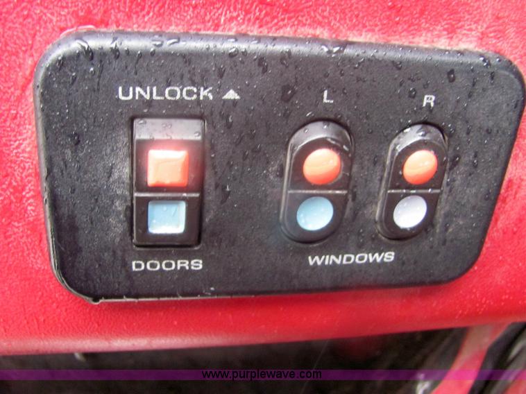 image for item 6362 1990 Ford F350 pickup truck