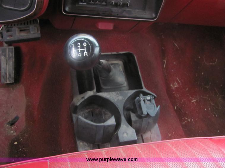 image for item 6362 1990 Ford F350 pickup truck