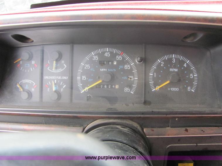 image for item 6362 1990 Ford F350 pickup truck