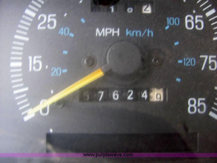 image for item 6362 1990 Ford F350 pickup truck