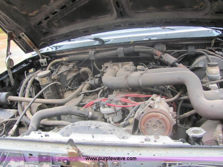 image for item 6362 1990 Ford F350 pickup truck