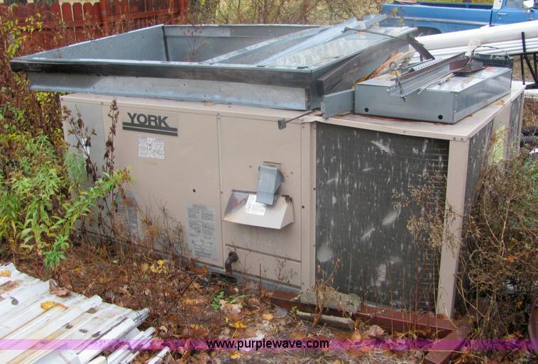 image for item 6367 40' x 60' steel building