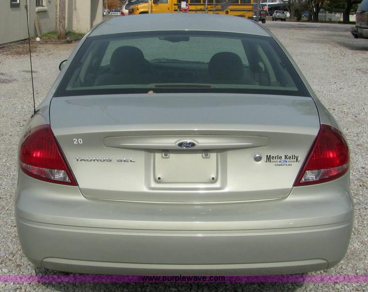 image for item 6368 2005 Ford Taurus SEL