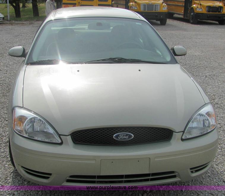 image for item 6368 2005 Ford Taurus SEL