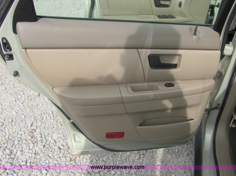 image for item 6368 2005 Ford Taurus SEL