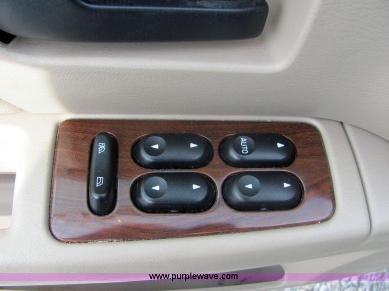 image for item 6368 2005 Ford Taurus SEL