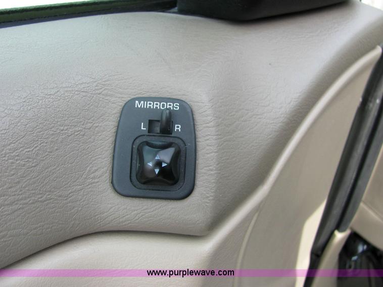 image for item 6368 2005 Ford Taurus SEL