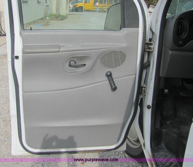 image for item 6369 1998 Ford Club Wagon E150 van