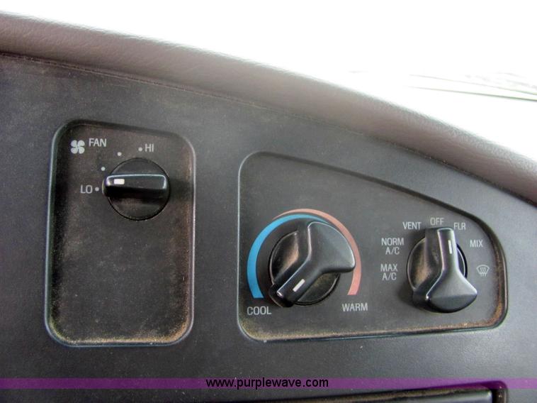 image for item 6369 1998 Ford Club Wagon E150 van