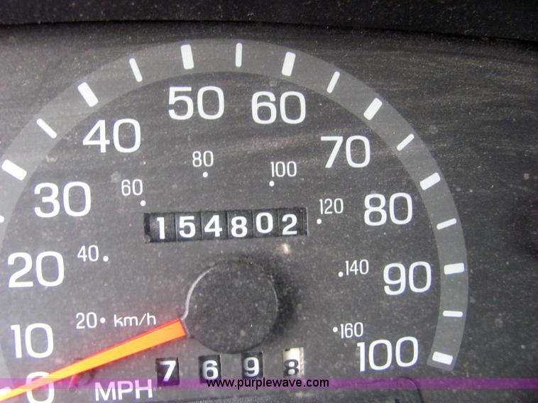 image for item 6369 1998 Ford Club Wagon E150 van