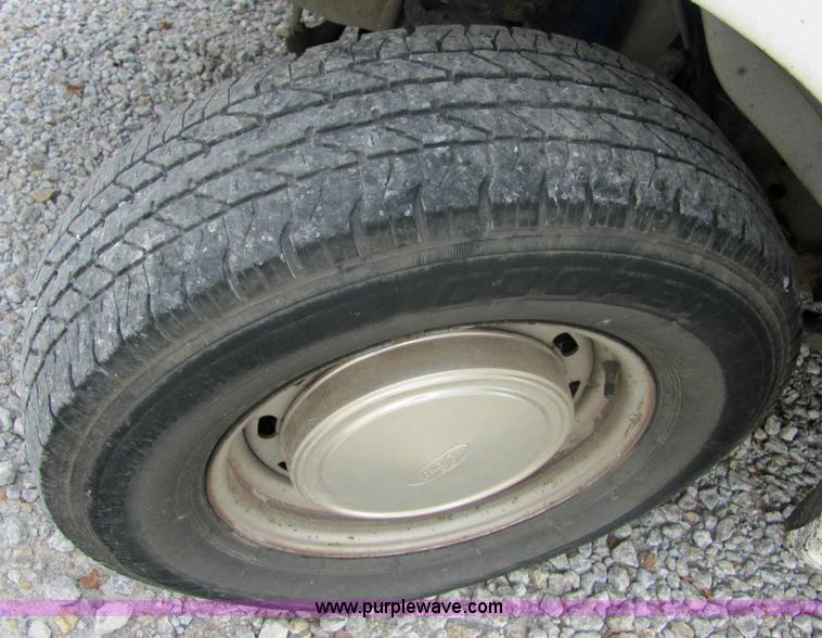 image for item 6369 1998 Ford Club Wagon E150 van