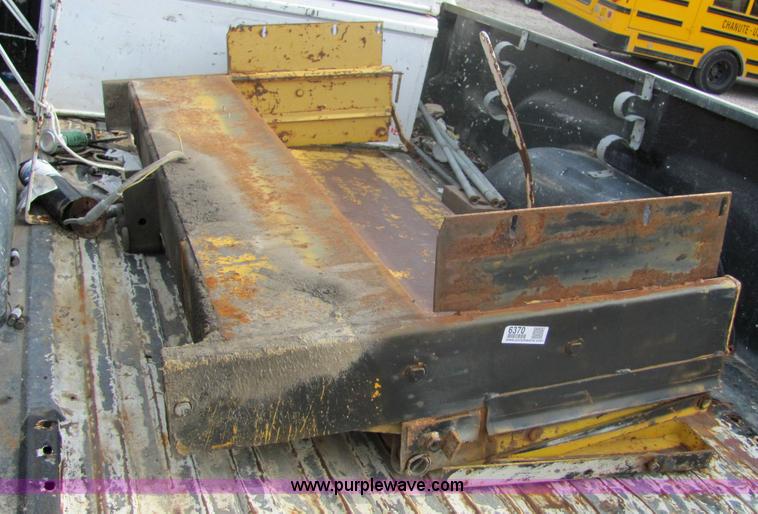 image for item 6370 Tommy Gate tailgate lift