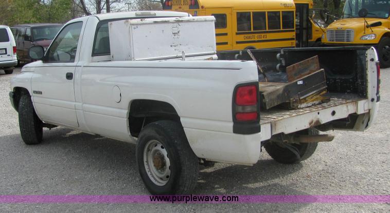 image for item 6372 2001 Dodge Ram 2500 pickup truck