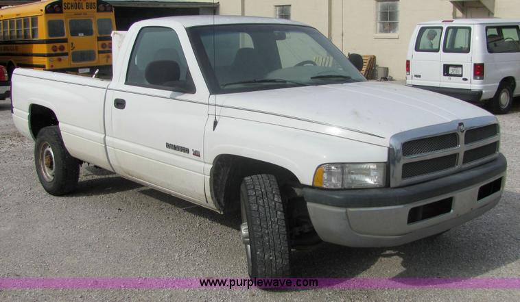 image for item 6372 2001 Dodge Ram 2500 pickup truck