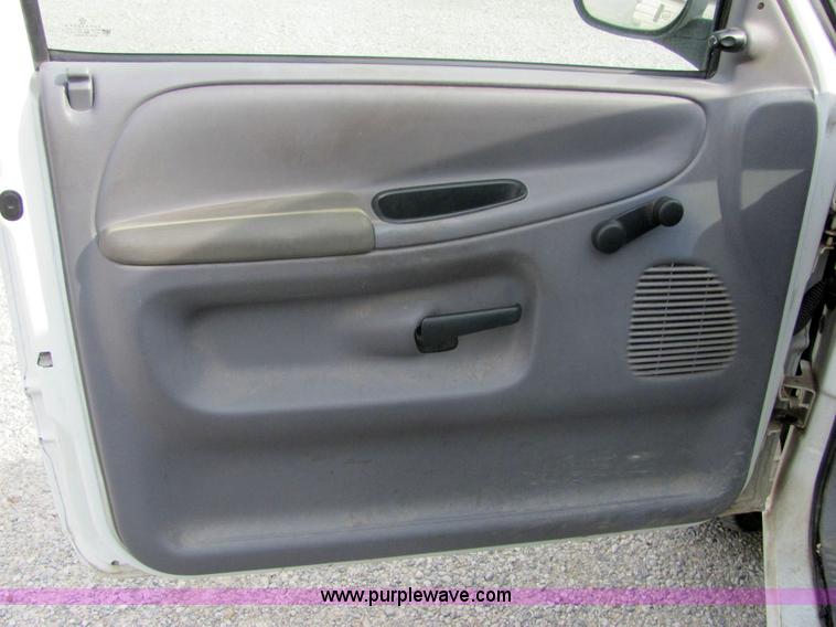 image for item 6372 2001 Dodge Ram 2500 pickup truck