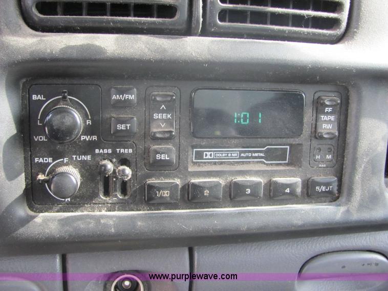 image for item 6372 2001 Dodge Ram 2500 pickup truck