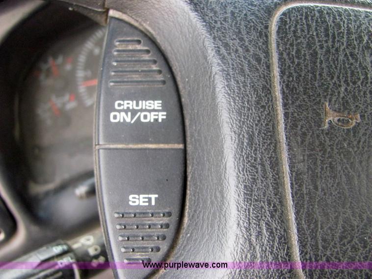 image for item 6372 2001 Dodge Ram 2500 pickup truck