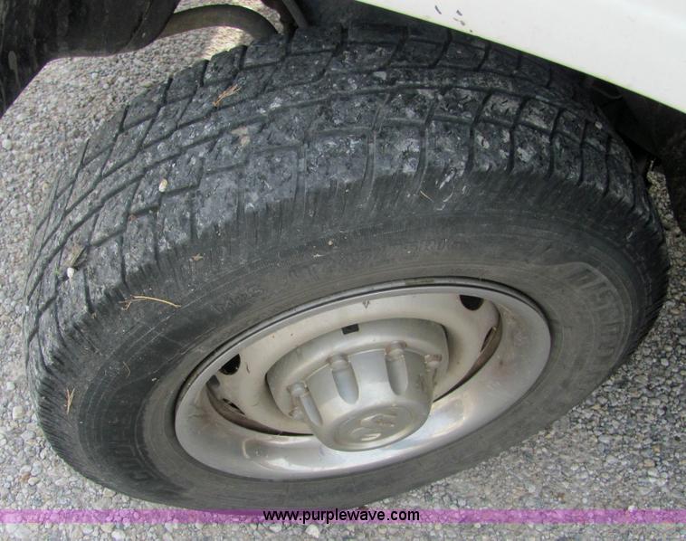 image for item 6372 2001 Dodge Ram 2500 pickup truck