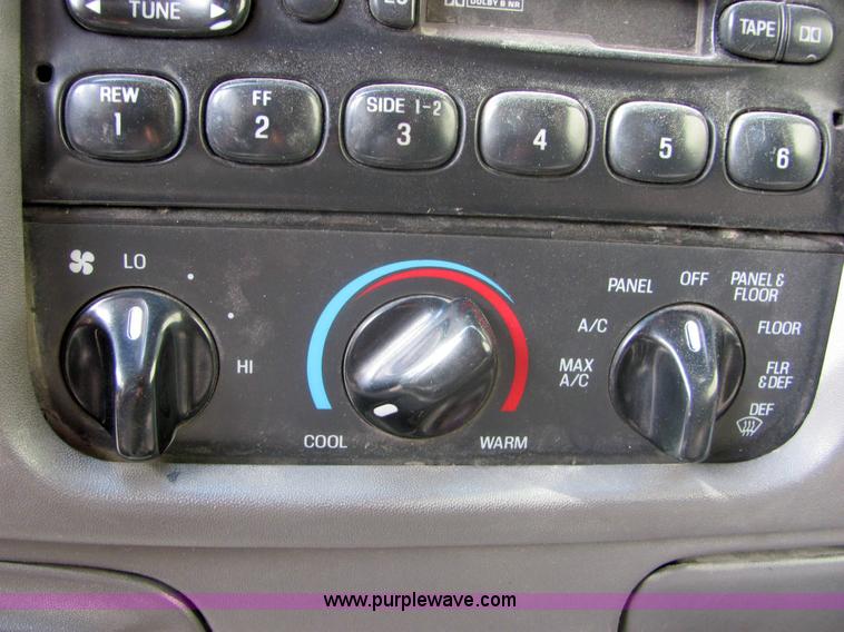 image for item 6373 1997 Ford F150 XLT pickup truck