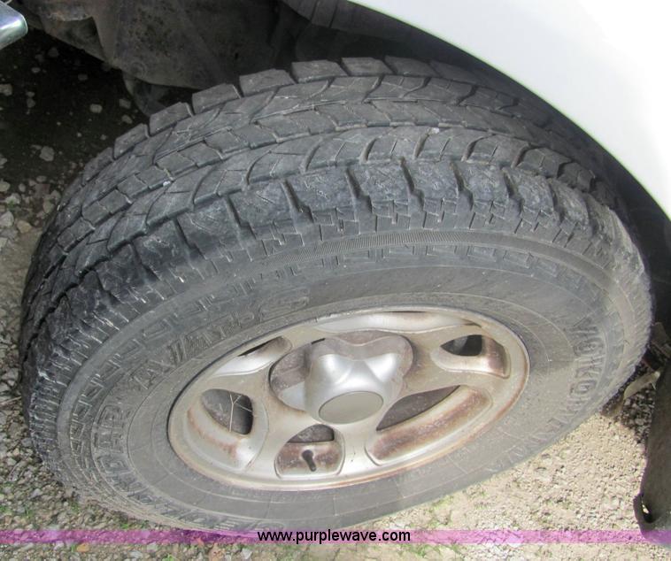 image for item 6373 1997 Ford F150 XLT pickup truck