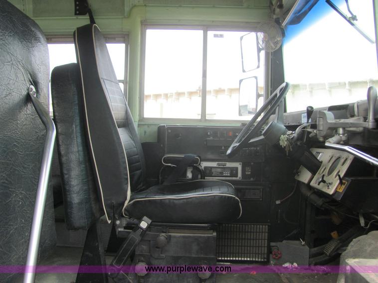 image for item 6374 1992 Ford B700 Thomas Built school bus