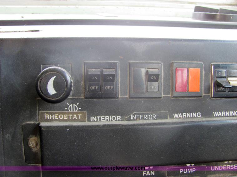 image for item 6374 1992 Ford B700 Thomas Built school bus