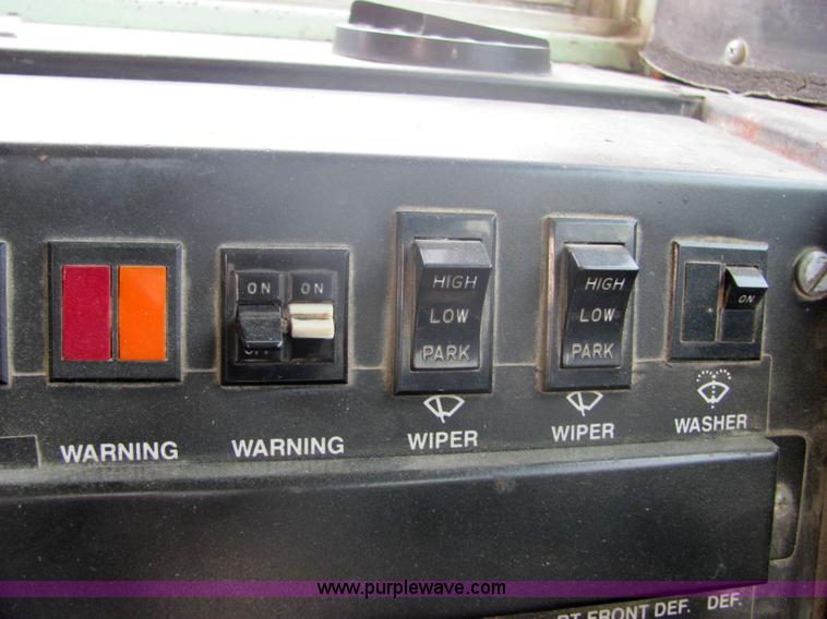 image for item 6374 1992 Ford B700 Thomas Built school bus