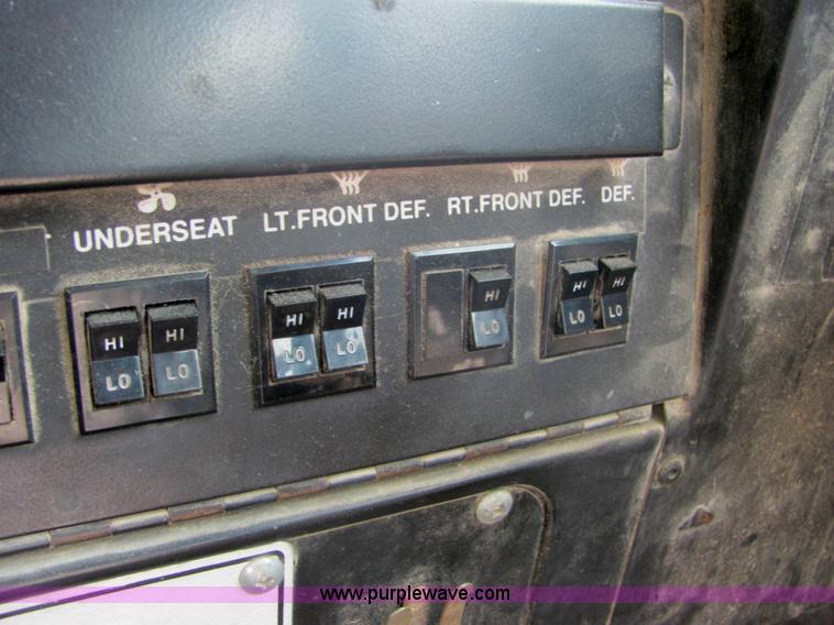 image for item 6374 1992 Ford B700 Thomas Built school bus